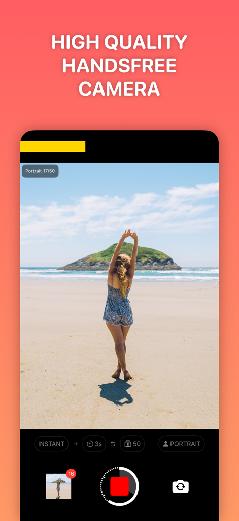 Lens Buddy App-Oberfläche zeigt eine hochwertige freihändige Kamera, die ein Porträt einer Frau am Strand aufnimmt