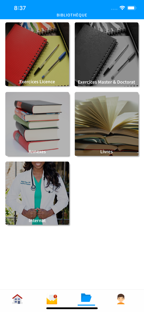 Manuel Universitaire - Ein Bildschirm einer mobilen App, der eine digitale Bibliothek mit Studienkategorien für Grundübungen, Masterressourcen und medizinische Weiterbildungsdokumente zeigt.