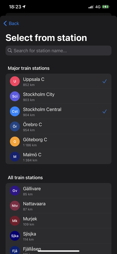 ストックホルムやヨーテボリなどの主要なハブを含む、選択用のスウェーデンの鉄道駅のリストを表示するPendlaアプリのインターフェース