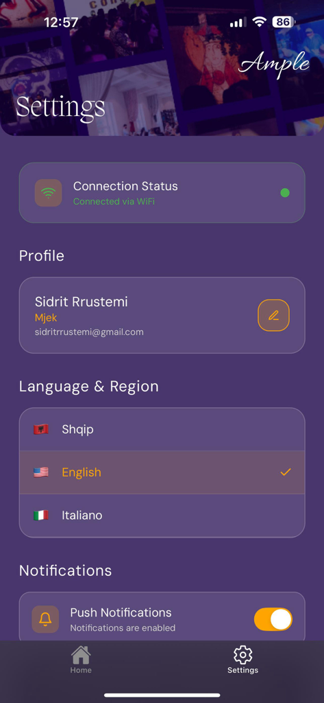 Ample 2.0 - Menu des paramètres de l'application de conférence médicale Ample 2.0 montrant les détails du profil, la sélection de la langue et les options de notification push.