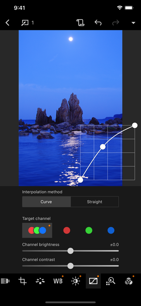 Canon DPP Express - Oberfläche zur Anpassung der Tonwertkurve in der Canon DPP Express App, die ein nächtliches Landschaftsfoto bearbeitet