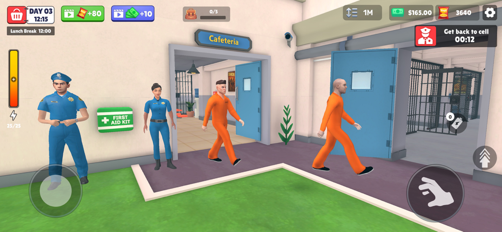 Excaper: Prison Escape - Vista del juego de Excaper Prison Escape mostrando prisioneros con monos naranjas y guardias en un pasillo cerca de la cafetería.