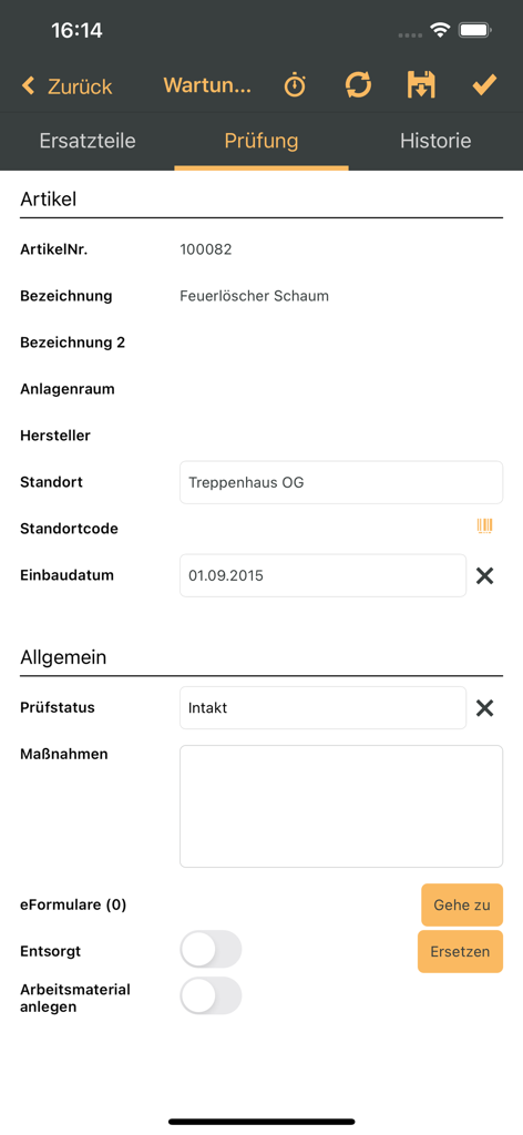 Schnittstelle der mobilen Anwendung für Außendiensttechniker, die eine Inspektion von Geräten an einem Schaumlöscher durchführen.