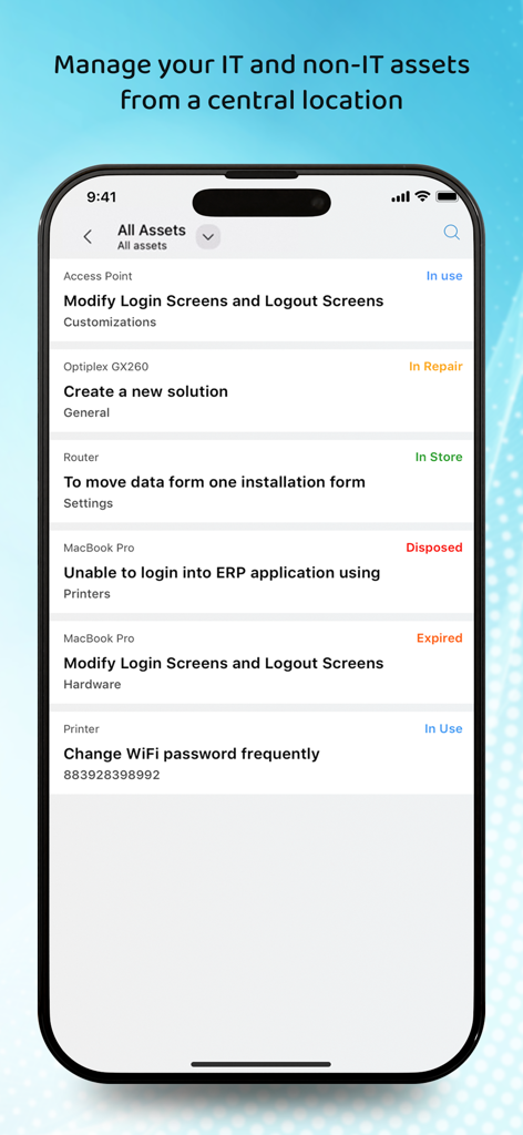 ServiceDesk Plus Cloudアプリのアセット管理画面が表示されたスマートフォン。ハードウェアアイテムのリストとその現在のステータスが表示されています。