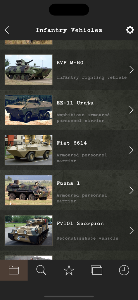 Cold War Military Vehicles - Un menú que muestra una lista de vehículos de infantería de la Guerra Fría, incluyendo el BVP M-80 y el Fiat 6614 con sus descripciones