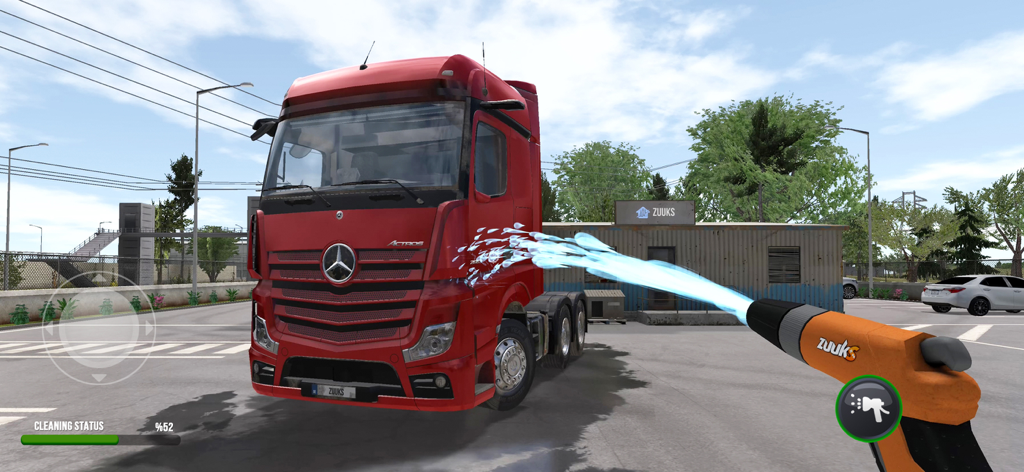 Vista en primera persona lavando un camión Mercedes Benz rojo con una manguera a alta presión en Truck Simulator Ultimate