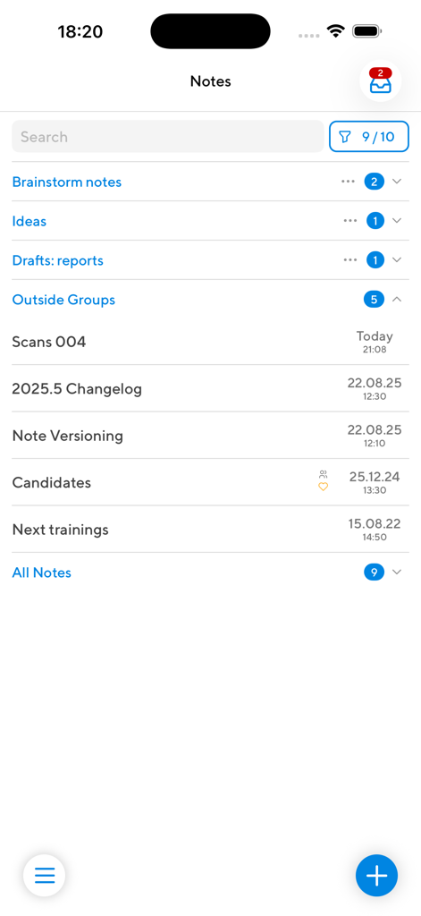 La schermata di gestione delle note nell'app Projecto PM tool che mostra cartelle organizzate e documenti recenti.