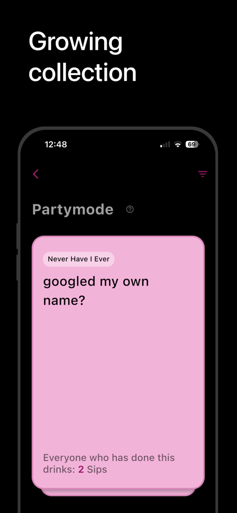 Social Gamebox - Pantalla de la aplicación Social Gamebox que muestra una tarjeta rosa del juego de fiesta Never Have I Ever con la pregunta busqué mi propio nombre en Google
