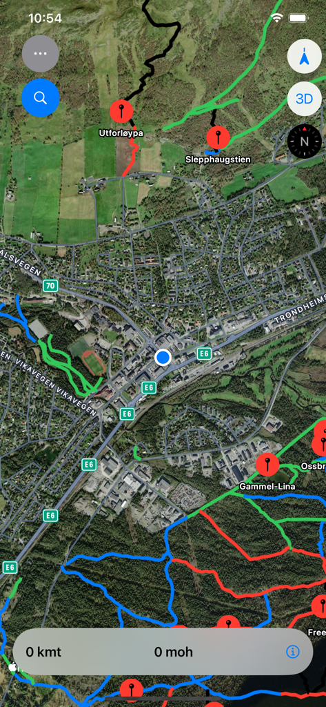 Vista de mapa satelital de senderos de ciclismo de montaña en la región nórdica con marcadores de dificultad codificados por color