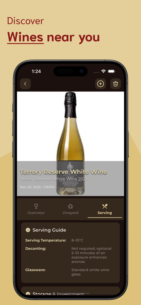 Wine Identifier - Una schermata dello smartphone che mostra l'app Identificatore di Vini con una guida al servizio per un vino bianco, comprese le raccomandazioni su temperatura e decantazione.