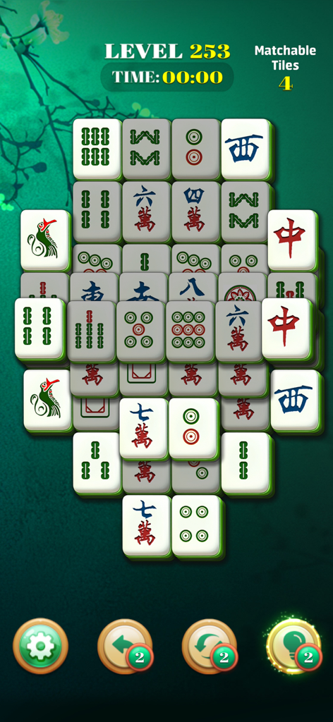 Classic Mahjong:Solitaire Game - Una pantalla de puzzle clásica de Mahjong Solitario con fichas tradicionales sobre un sereno fondo verde