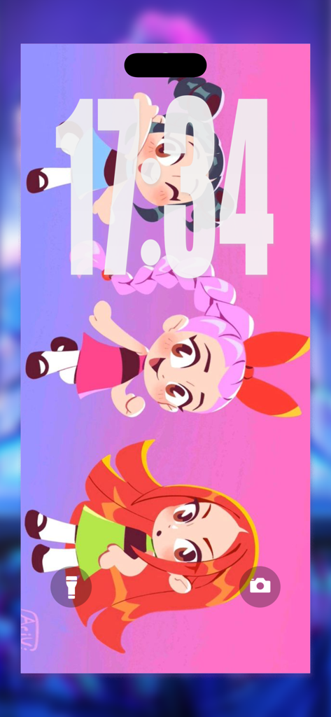 Pantalla de bloqueo de un teléfono que muestra tres personajes chibi de anime estilizados sobre un fondo degradado rosa y azul.