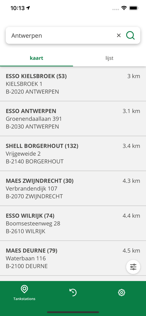 Liste von Tankstellen in der Nähe in der MAES-App mit Markennamen und Entfernungen