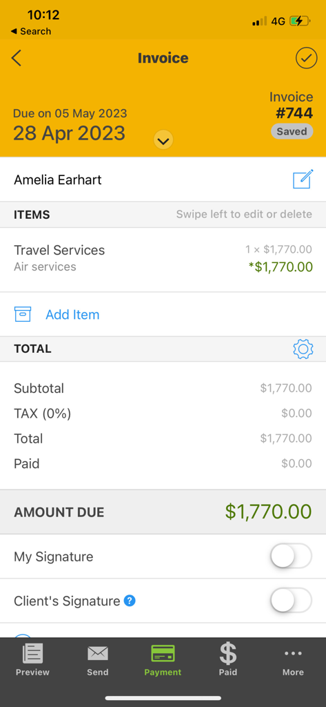 Capture d'écran mobile de l'application Invoice Bee affichant une facture pour des services de voyage avec des options de signature client