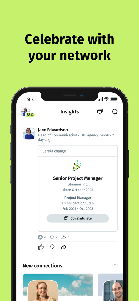 Application mobile XING affichant une notification de changement de carrière professionnelle avec une option pour féliciter un contact
