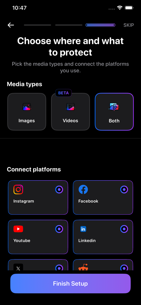 Pantalla de configuración en la aplicación HaramBlur que permite a los usuarios elegir tipos de medios y plataformas de redes sociales para la protección de contenido