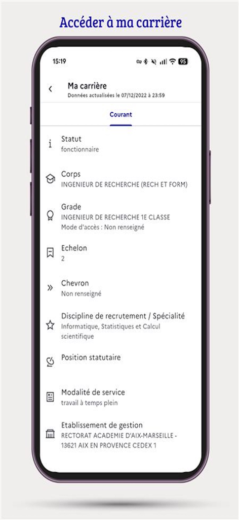Mon portail RH - Capture d'écran de l'application mobile Mon portail RH montrant la section Ma Carrière avec des détails professionnels tels que le grade et le statut.