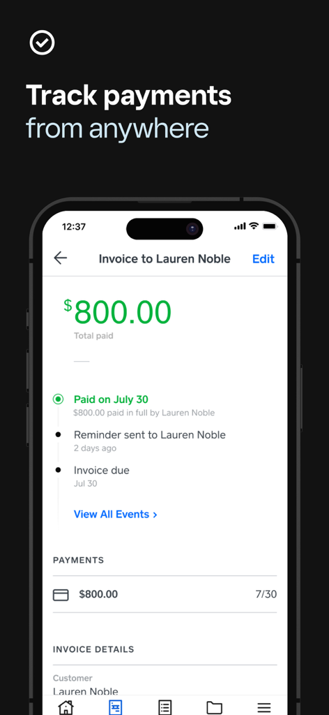 Square Invoices 앱 인터페이스는 800달러 인보이스에 대한 결제 완료 상태를 보여줍니다