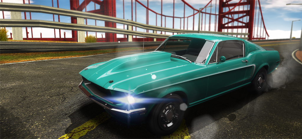 Un muscle car clásico de color verde azulado compitiendo en una carretera con un gran puente colgante rojo al fondo.