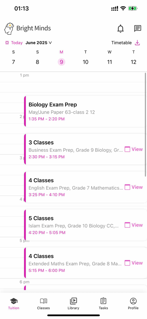 Horario diario de clases en la pantalla de la aplicación del Portal Estudiantil Bright Minds