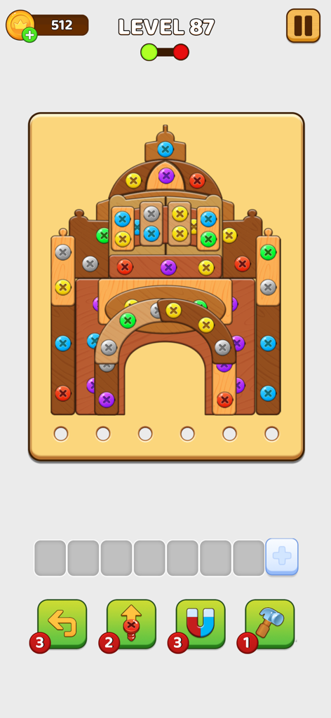 Une capture d'écran du jeu Screw Color présentant un niveau de puzzle avec des vis colorées sur une structure en bois.