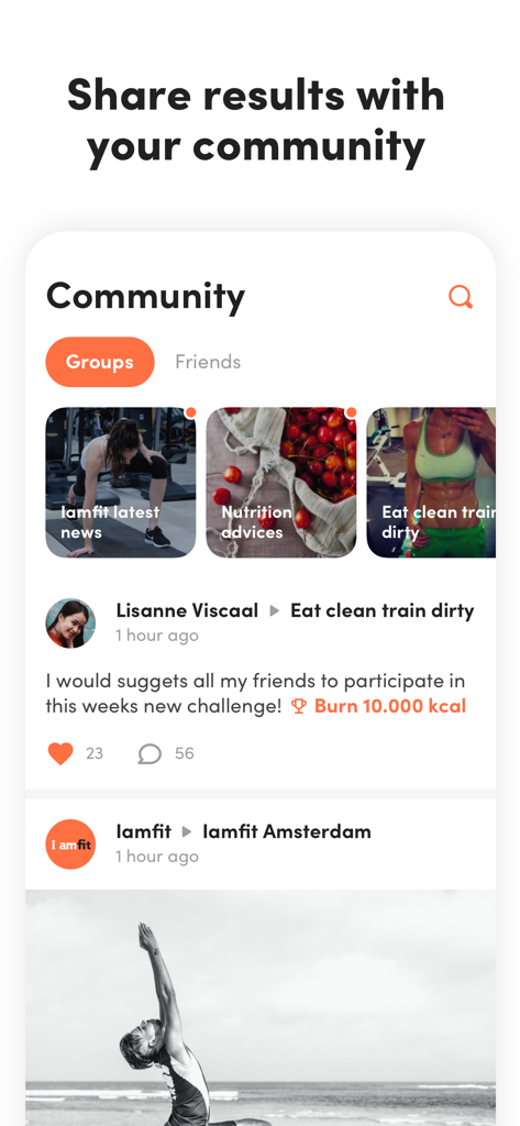 Virtuagym: Fitness & Workouts - Pantalla de comunidad de la app Virtuagym mostrando publicaciones de usuarios, grupos de fitness e interacciones sociales