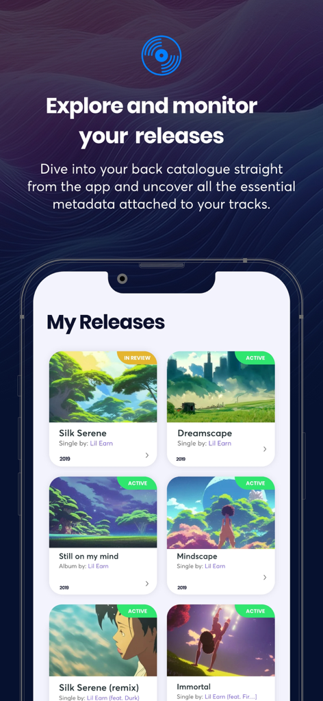 Ditto Music 모바일 앱 인터페이스가 앨범 커버와 활성 및 검토 중과 같은 상태 표시기가 있는 내 릴리스 화면을 표시합니다.
