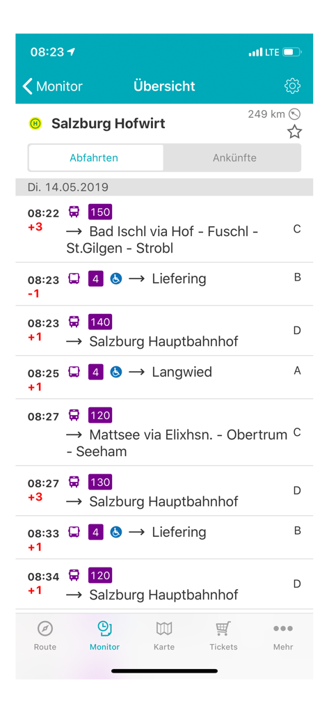 Salzburg Verkehr mobile App Echtzeit-Abfahrtsmonitor mit Busfahrplänen und Live-Verspätungs-Updates an der Haltestelle Salzburg Hofwirt
