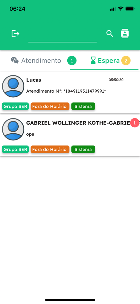 Mobile app interface for Chat Atendimento showing a list of customer service messages with active and waiting status tabs.