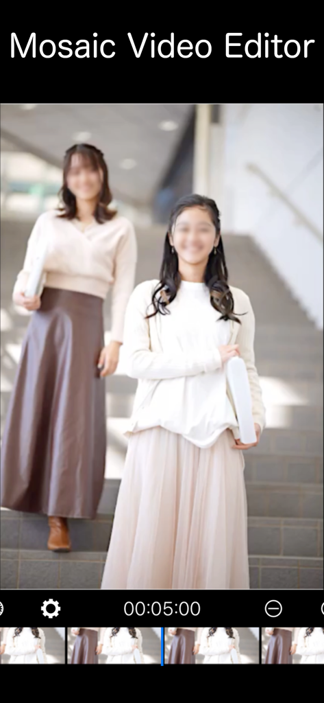 MosaicEditor Video App - Screenshot of MosaicEditor Video App showing a blurred face in a video for privacy protection