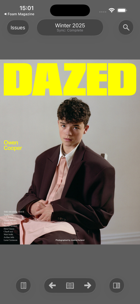 Dazed Magazine - Interfaz de la aplicación Dazed Magazine que muestra la portada del número de invierno de 2025 con el modelo Owen Cooper.