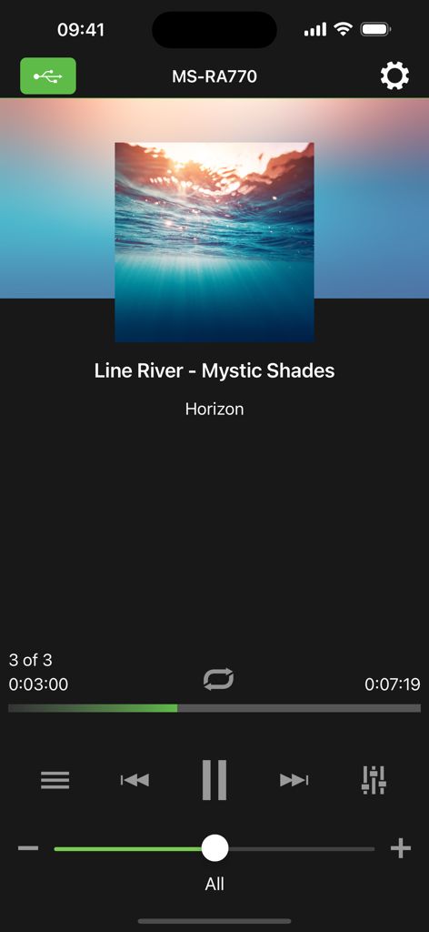 Fusion Audio - Interface de l'application Fusion Audio affichant les commandes de lecture musicale et la pochette de l'album pour un système stéréo marin