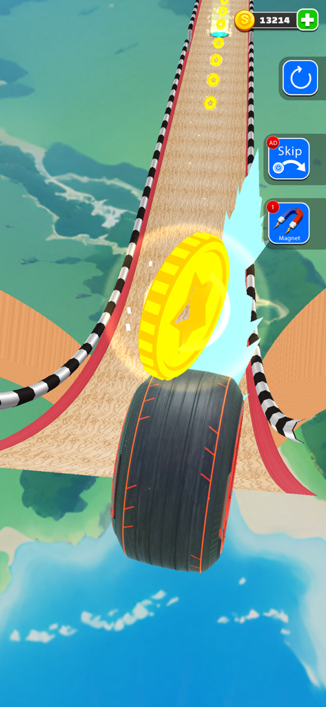 Going Tire: Merge Ball Games - Un neumático rueda en una pista elevada sobre un paisaje tropical para recoger monedas de oro