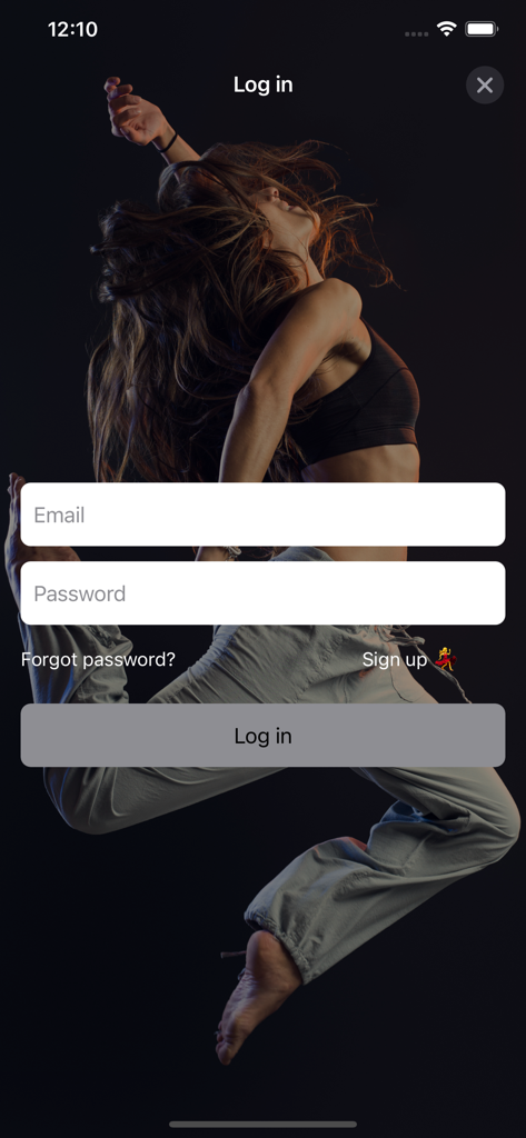 Dance Makers - Schermata di accesso dell'app Dance Makers che mostra i campi di inserimento di email e password con uno sfondo di un ballerino dinamico.