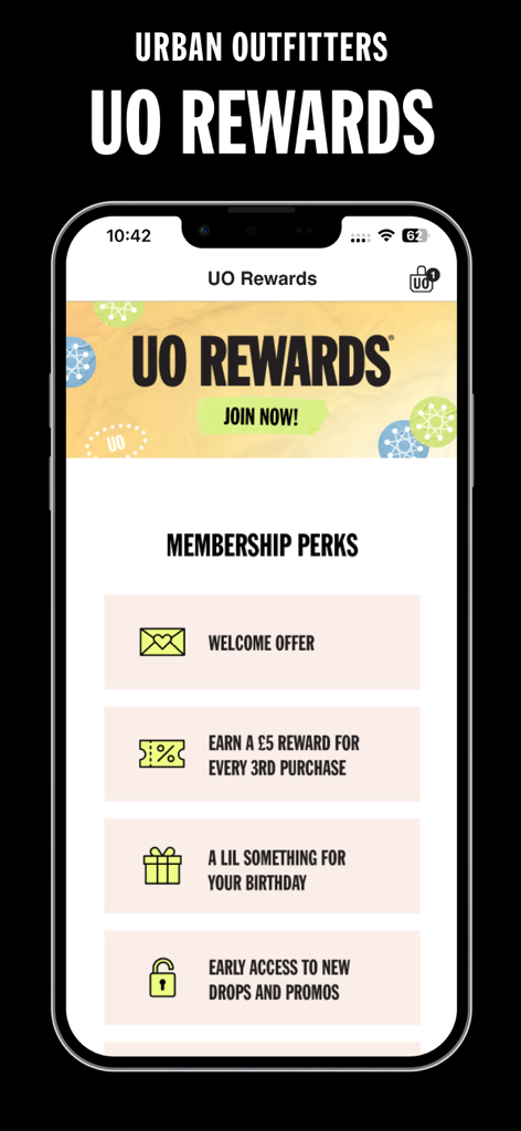 Pantalla de membresía de UO Rewards de la aplicación Urban Outfitters que muestra beneficios como ofertas de bienvenida y recompensas de cumpleaños.