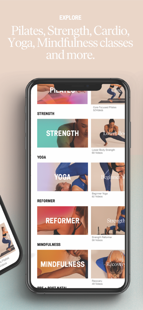 Interfaz móvil de CorePlus Connected mostrando varias categorías de entrenamiento como Pilates, Yoga, Reformer y Mindfulness.