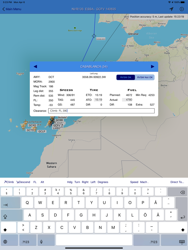 Flight Briefing - Captura de tela do iPad do aplicativo Briefing de Voo mostrando um mapa de navegação e uma janela de dados interativa do plano de voo