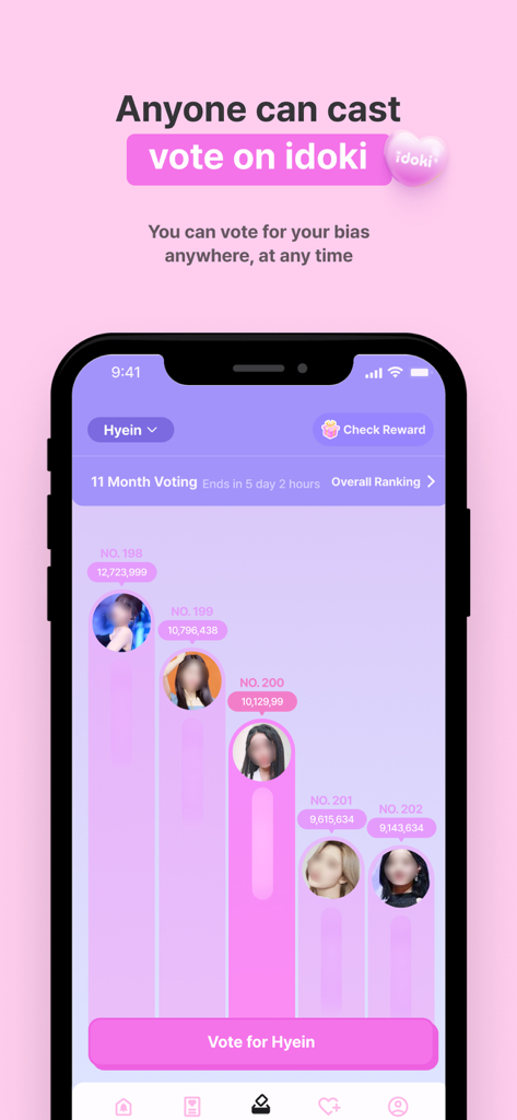 K-pop 아이돌 랭킹과 분홍색 투표 버튼이 있는 idoki 앱 투표 인터페이스를 보여주는 스마트폰 화면