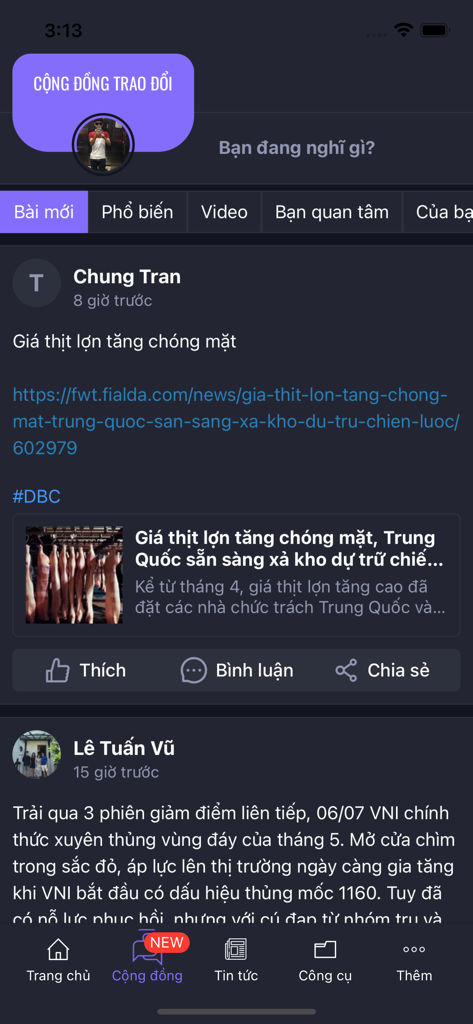 Fialda - Chứng khoán, Bảng giá - The community feed screen of the Fialda app showing stock market news and investor discussions in Vietnamese