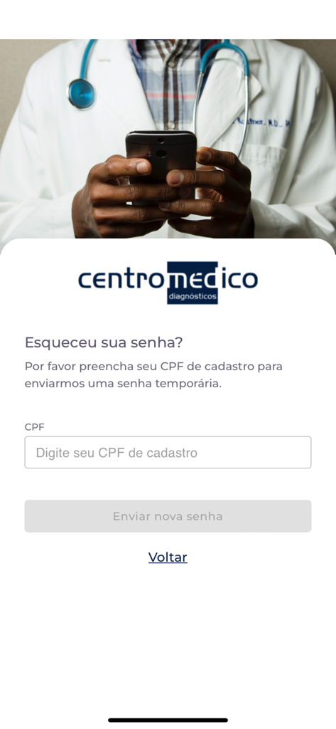 Centro Médico Sorocaba - Tela de esqueci minha senha do aplicativo Centro Médico Sorocaba com campo de entrada de CPF e um médico segurando um smartphone