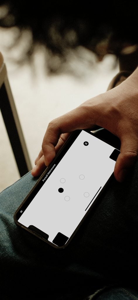 Brainpro Eye Training - A user practicing the pursuit metronome eye training exercise on the Brainpro app