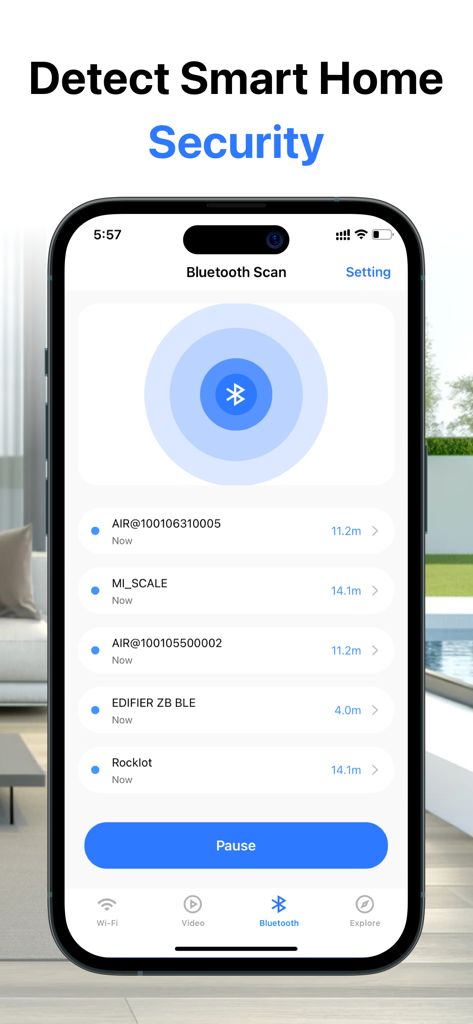 Cam Detector App：Home Security - スマートホームデバイスのBluetoothスキャンを表示するモバイルアプリインターフェース。検出されたアイテムとその距離のリストが表示される。
