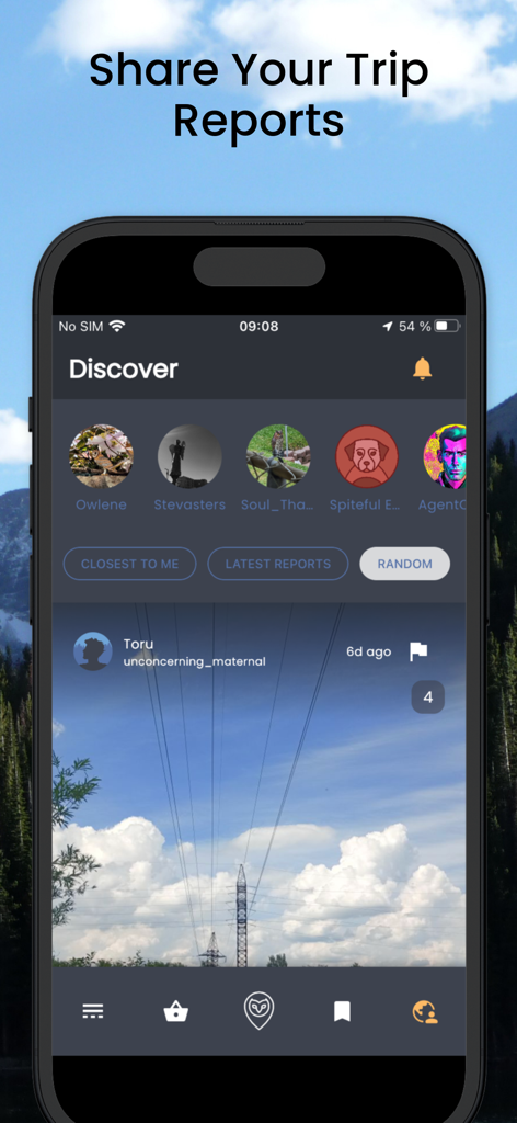 L'écran Découvrir de l'application Randonautica montrant un flux communautaire de rapports de voyage et de photos d'utilisateurs