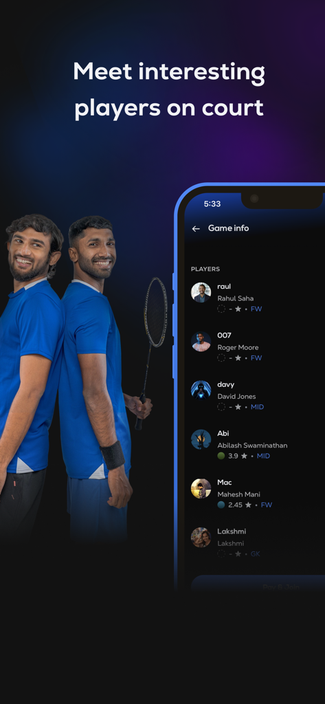 Mobile App-Bildschirm mit einer Liste von Spielern, die einem Sportspiel beitreten, neben zwei Badmintonspielern.