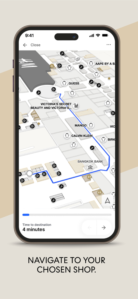 Central X - Uno smartphone che mostra la funzione di navigazione interna dell'app Central X con una mappa 3D del centro commerciale e un percorso blu che conduce a negozi come Mango e Calvin Klein.
