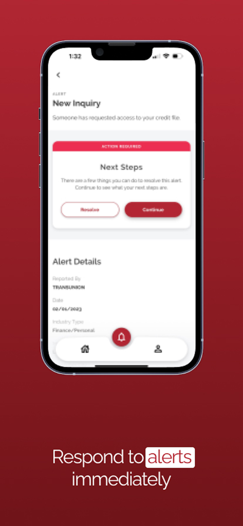 Aplicativo móvel IdentityIQ mostrando um alerta de consulta de crédito com etapas de ação