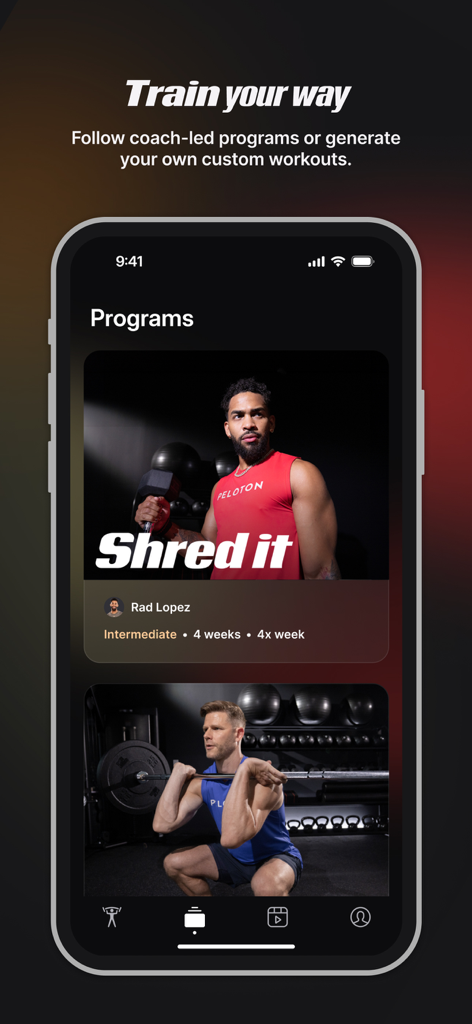 Peloton Strength+ - La interfaz de la aplicación Peloton Strength Plus que muestra programas de entrenamiento dirigidos por entrenadores, incluido "Shred it with Rad Lopez"