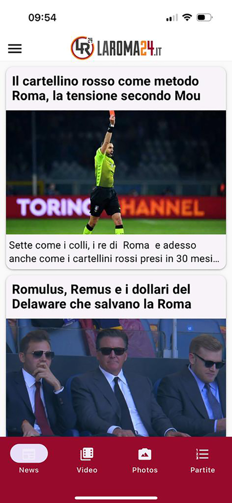 Interfaccia mobile dell'app LaRoma24 che mostra gli ultimi articoli di notizie per i tifosi dell'AS Roma