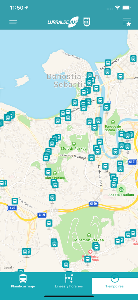 Vista de mapa de la aplicación LURRALDEBUS mostrando las ubicaciones de las paradas de autobús en tiempo real por todo San Sebastián