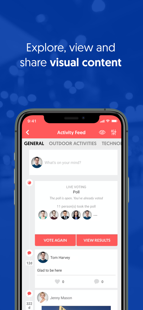 Flux d'activité de l'application Aventri Events montrant le vote en direct et les publications sociales de l'événement.